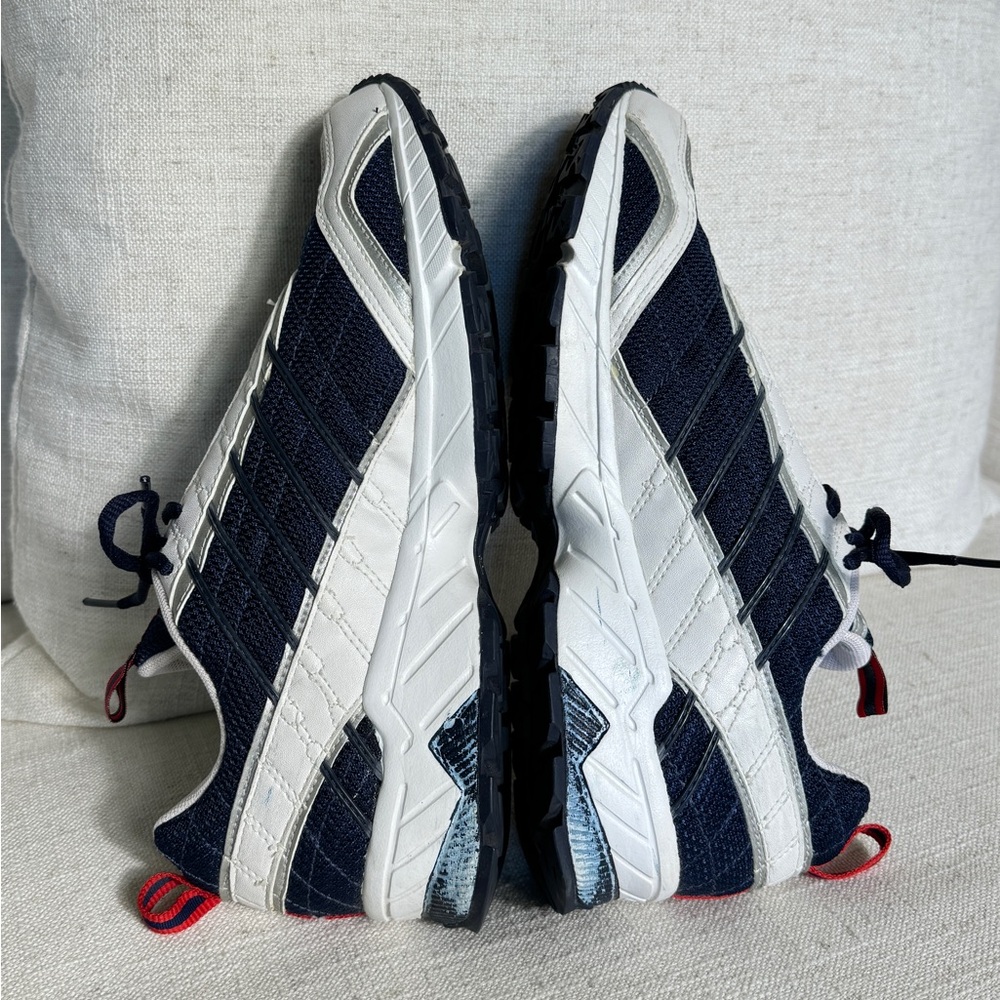 Vintage Reebok Cross Trainers Runner Shoe White Blue Men's Size 9.5 - Picture 3 of 10